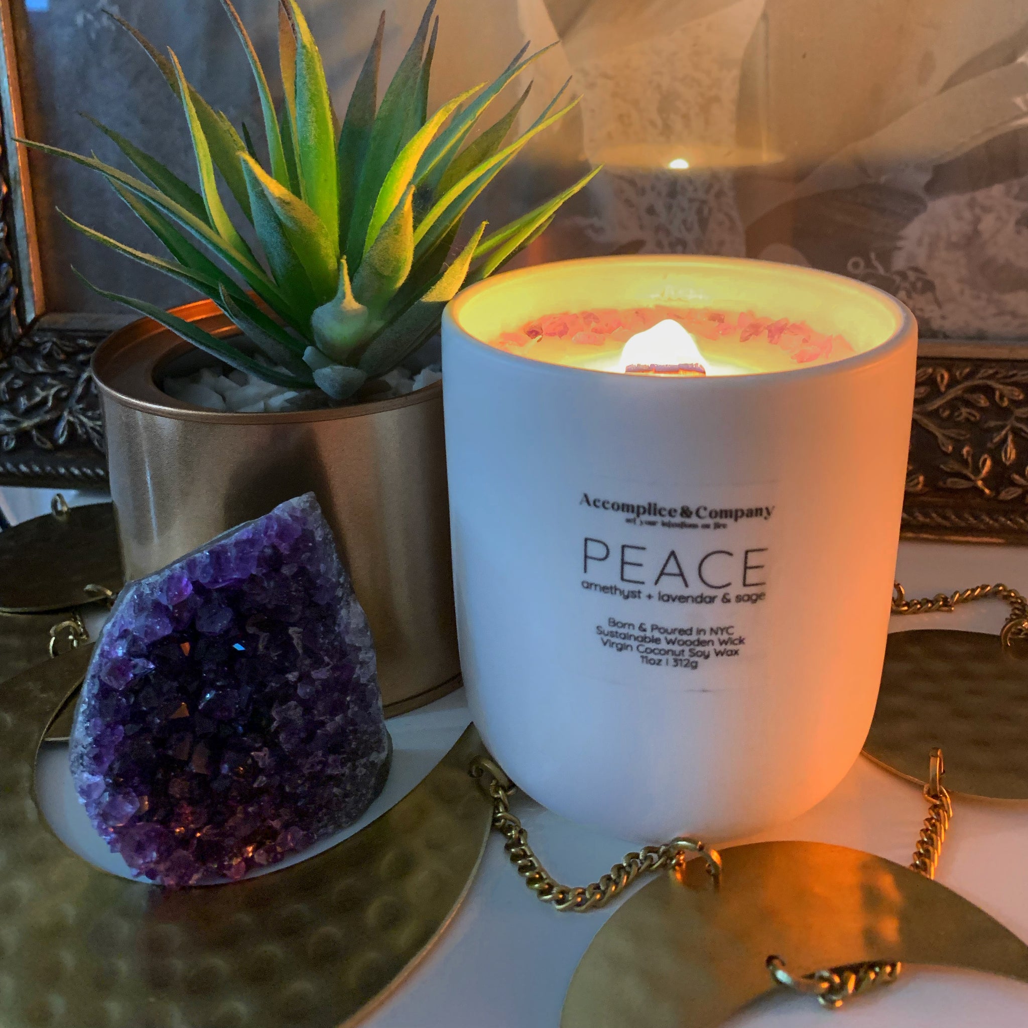 Peace' Fresh Linen 500ml Triple Wick Scented Candle - Holly & Co